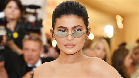 Kylie Jenner And Stassie Karanikolaou Lasik Eye Surgery Details Hmm Stylecaster