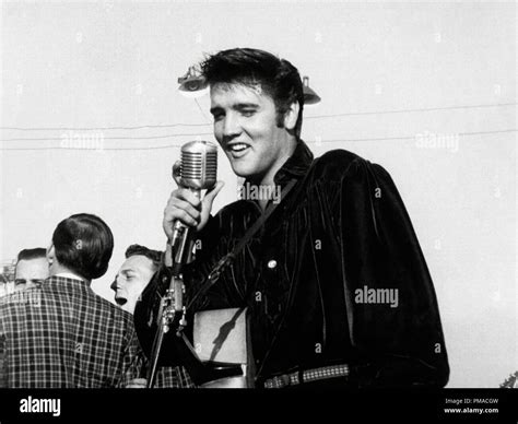 Elvis presley 1950s performing hi-res stock photography and images - Alamy