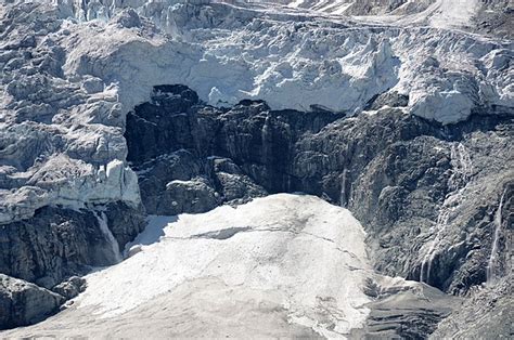 Melting Glaciers on the Alps Reveal Ancient Hiking Path - GreekReporter.com