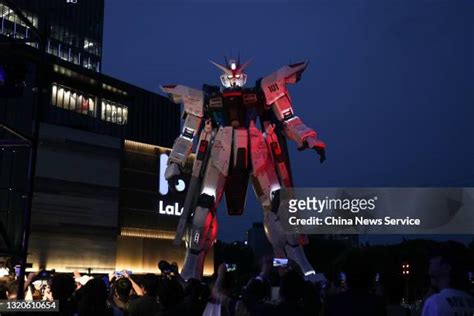 Gundam Statue Photos And Premium High Res Pictures Getty Images