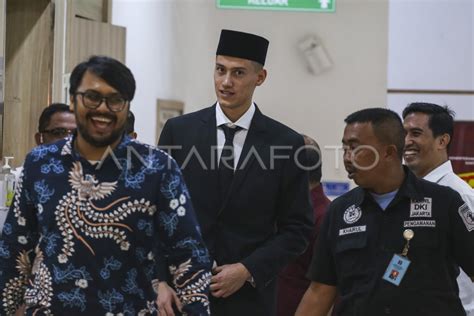 Jay Noah Idzes Resmi Menjadi Wni Antara Foto