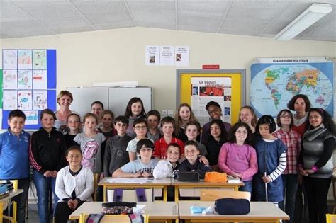 Quimper Les CM2 de lécole Yves Le Manchec au parlement des enfants