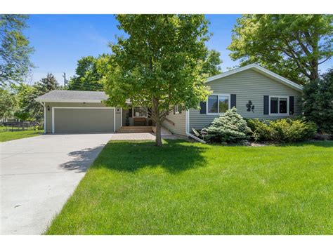 1205 W 155th Street Burnsville Mn 55306 Mls 6377579 Edina Realty