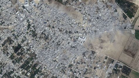 Imagens de satélite mostram o antes e o depois dos ataques aéreos em