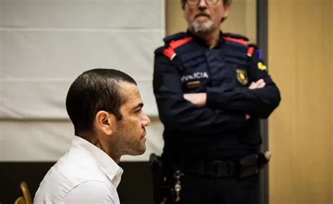 Daniel Alves é condenado a 4 anos e meio de prisão por agressão sexual