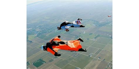 Nouvelle Zelande Il Survit à Une Chute De 4000 M Avec Deux Parachutes