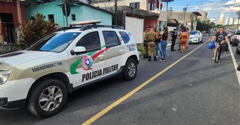 Homem é morto a facadas durante briga vizinho em Balneário Camboriú