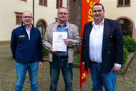 Dlrg Wertheim Ehrt Langj Hrige Mitglieder Und Feiert Erfolge