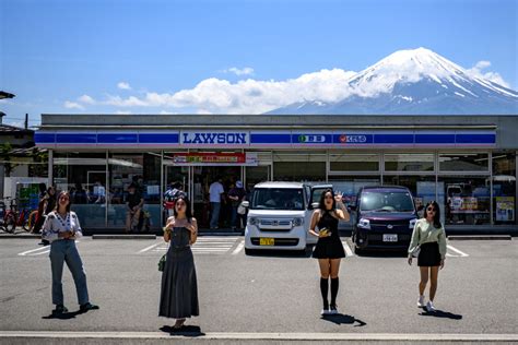 富士河口湖「富士山コンビニ」、マナー違反で閉鎖危機海外メディア「日本のおもてなしの限界試した」 外国人観光客 オーバーツーリズム