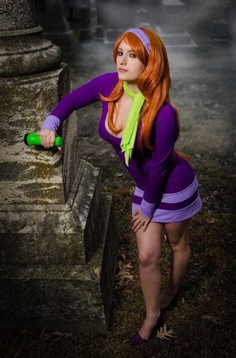 Daphne Cosplay By Nerdysiren On Deviantart Cosplay Woman Sexy Velma Cute Cosplay