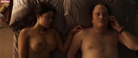 Naked Lina Nieto In Lavaperros