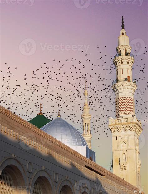 Masjid al-Nabawi. Green dome. Dramatic sky and incredible sunset. Medina, Saudi Arabia. 47017235 ...