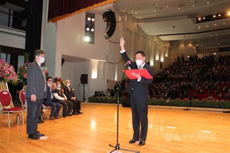 就職苗栗縣長 鍾東錦：當選無效訴訟不影響縣政建設 政治 中央社 Cna