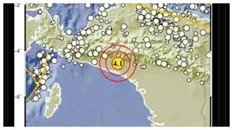 Gempa Jumat Agustus Magnitudo Guncang Timur Laut Mimika