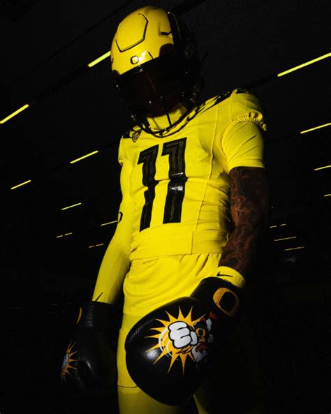 LOOK: Oregon Ducks unveil all-yellow uniforms for rivalry game vs ...