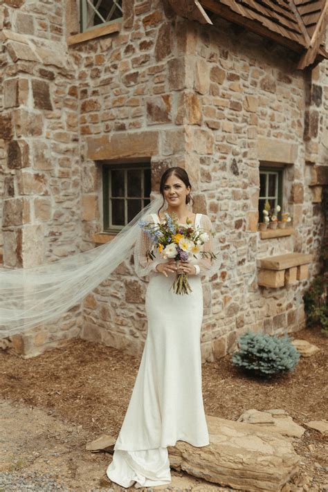 07-Rainy-Cottage-Garden-Wedding-Georgia-Mountains - Green Wedding Shoes