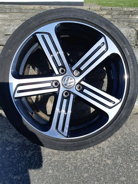 Genuine Vw Golf R Cadiz 18 Alloy Wheel With Tyre In Portsmouth