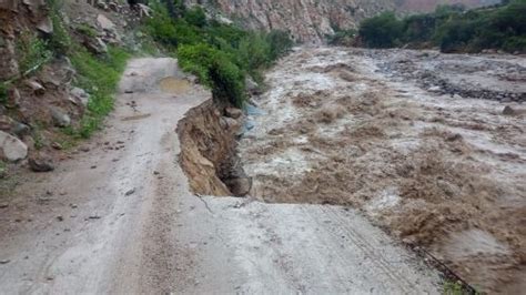 Emergencia por lluvias crecida del río Otoca arrasa con plataforma