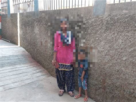 Girl Stumbling From Door To Door For 3 Year Old Son Now Lover Planning