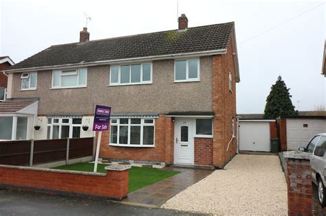 3 Bedroom Semi Detached House For Sale In Lincoln Drive Wigston Le18 4xu