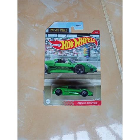 Hot Wheels 1 4 Mile Finals Bugatti Veyron Lamborghini Aventador