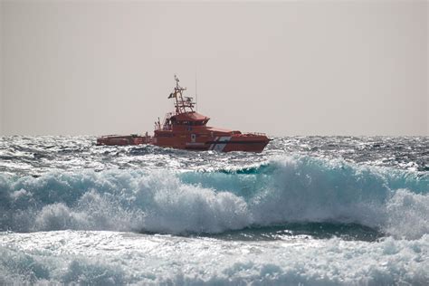 Halladas Dos Embarcaciones Cerca De Lanzarote Con Cien Personas