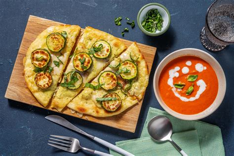 Pizza Sur Pain Naan Garnie De Courgette Rôtie Et Grana Padano Recette