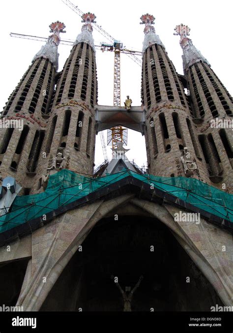 La Sagrada Familia La Bas Lica Y El Templo Expiatorio De La Sagrada