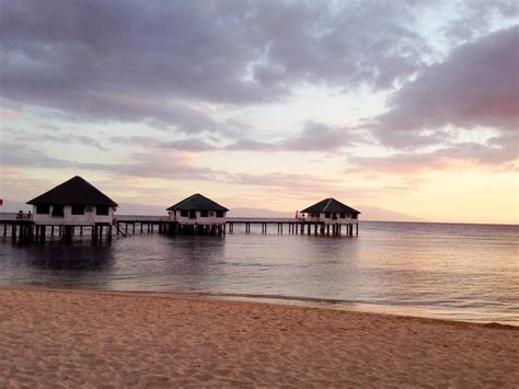 MrsMommyHolic: Stilts Calatagan Beach Resort