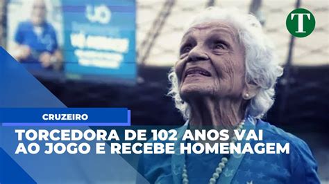 Torcedora Do Cruzeiro Completa Anos Vai Ao Mineir O E Recebe