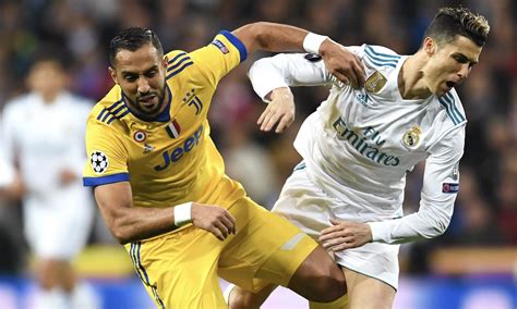 Juve Effetto Cr7 Su Benatia Frecciatine Botte E Svolta Sul Futuro