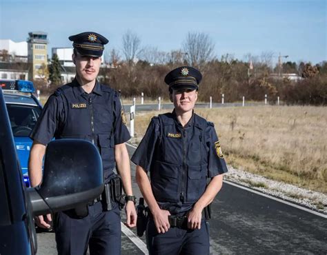 Baden W Rttemberg Kehl Fahrerflucht Nach Verkehrsunfall Zeugen Gesucht