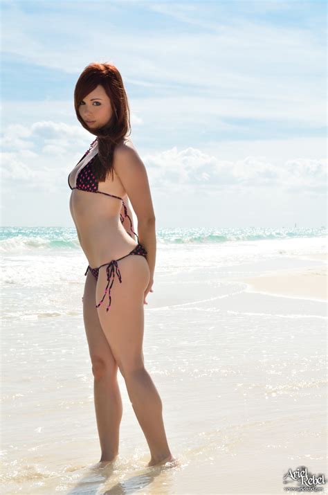 The legendary Ariel Rebel Pink Star Bikini lg Foto Pornô