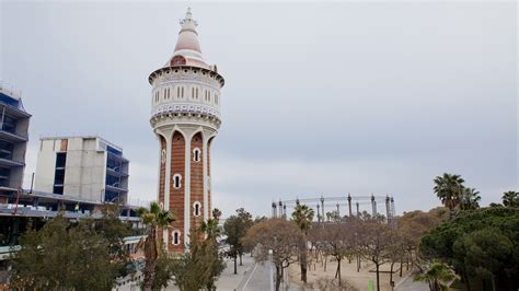 El Parque De La Barceloneta Y La Torre De Les Aig Es Web De Barcelona