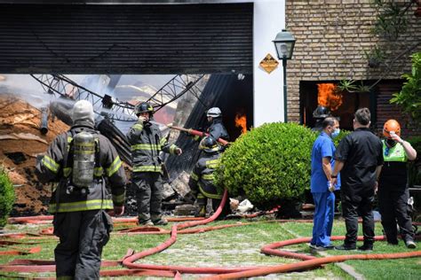 Impactante Incendio En Una Fábrica De Corcho En Corrientes Y Viamonte