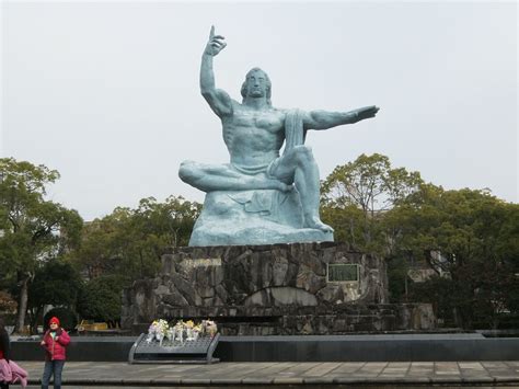 初の長崎、長崎の平和公園や爆心地を巡ります ふつうの一人旅行