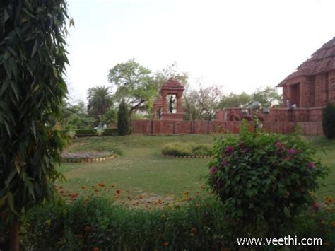 Park near the Sun Temple in Gwalior | Veethi