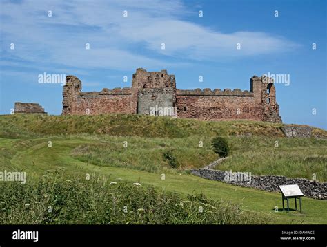 Berwick castle hi-res stock photography and images - Alamy