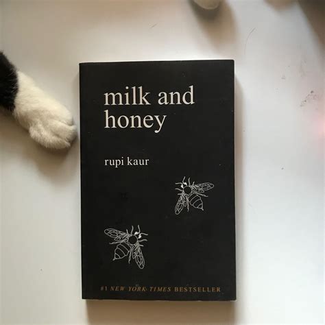 Milk And Honey Rupi Kaur Original 100 Buku And Alat Tulis Buku Di Carousell