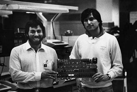 Offrez Vous L Ordinateur Apple Mont Par Steve Jobs Et Steve Wozniak