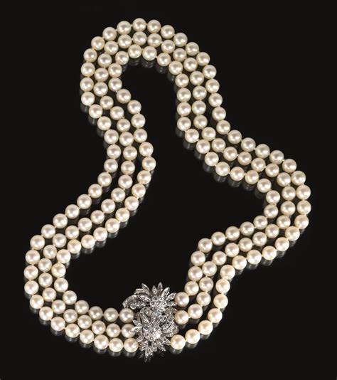 Collana In Oro Bianco Perle E Diamantirealizzata A Tre Fili Di Perle