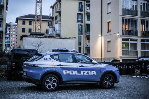 Torino Un Fermato Per Aggressione Con Machete Lapresse