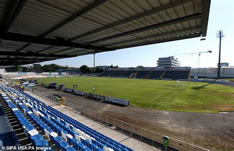 Famalicao Fc Stadium : 1 912 Fc Famalicao Photos And Premium High Res ...