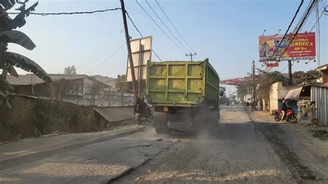 Ada Pekerjaan Rekontruksi Jalan Di Parung Panjang Bogor Truk Tambang