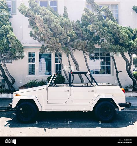 White jeep convertible hi-res stock photography and images - Alamy