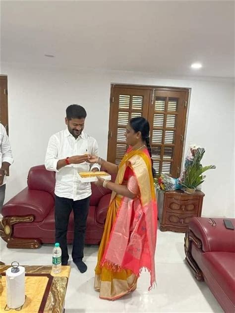 Tpcc Chief Revanth Reddy Meets Konda Surekha Oneindia