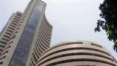 Sensex Jumps Over 200 Pts Nifty Tops 10 100 Level Republic World