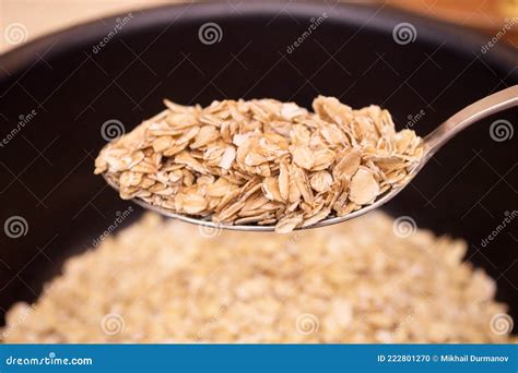 Harina De Avena En Un Armario De Cuchara Preparar El Desayuno En La