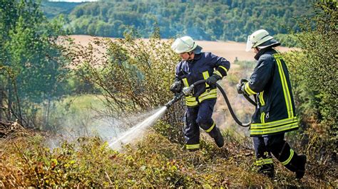 Feuerwehr Bek Mpft Fl Chenbrand Im Kyffh Userkreis