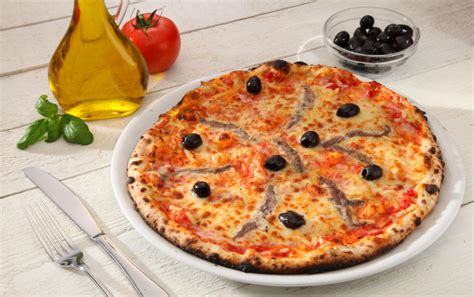 Pizza à La Napolitaine Goû Recettes Cuisine Et Alimentation